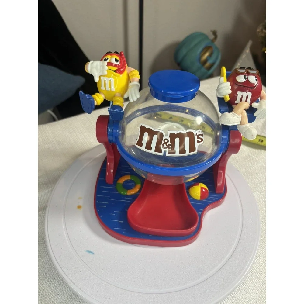 M&M's Vintage Beach Lifeguard Candy Dispenser with Red M&M & Yellow Peanut